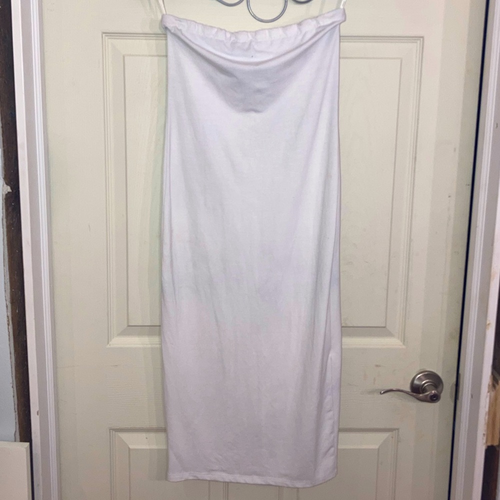 Strapless white midi dress with back slit